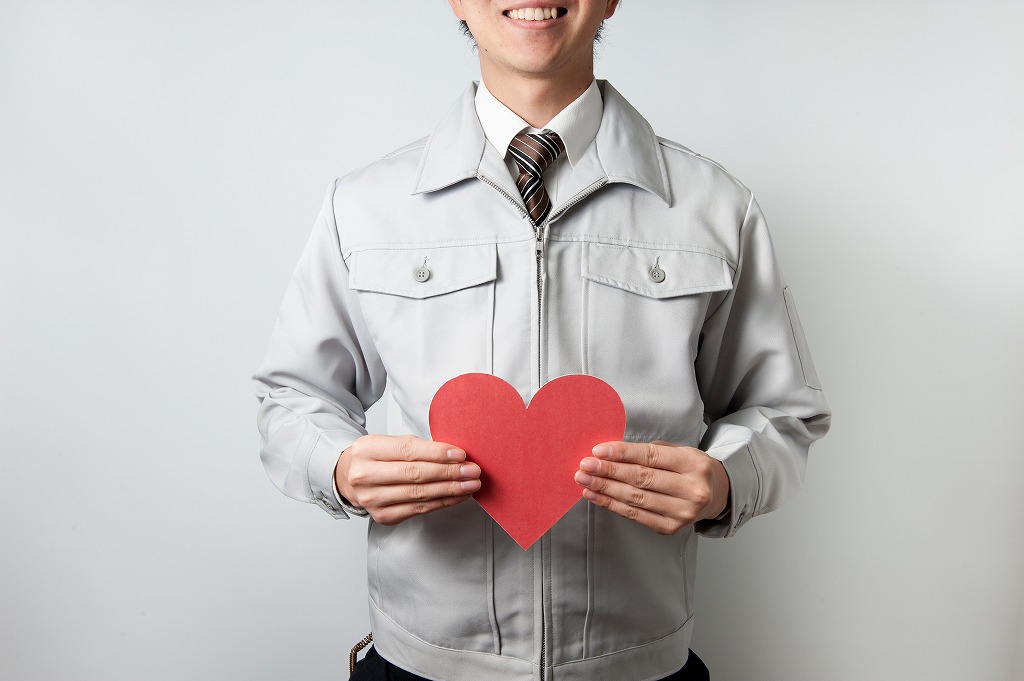 男性胸にハート